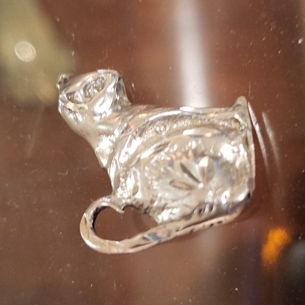 Etched cat pendent
